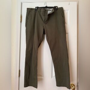 Goodfellow & Co Men's The Every Wear Chino in Olive Green